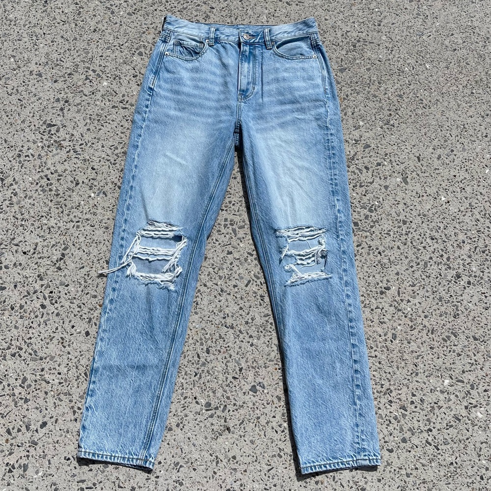 NWOT - American Eagle High waisted Mom Jeans